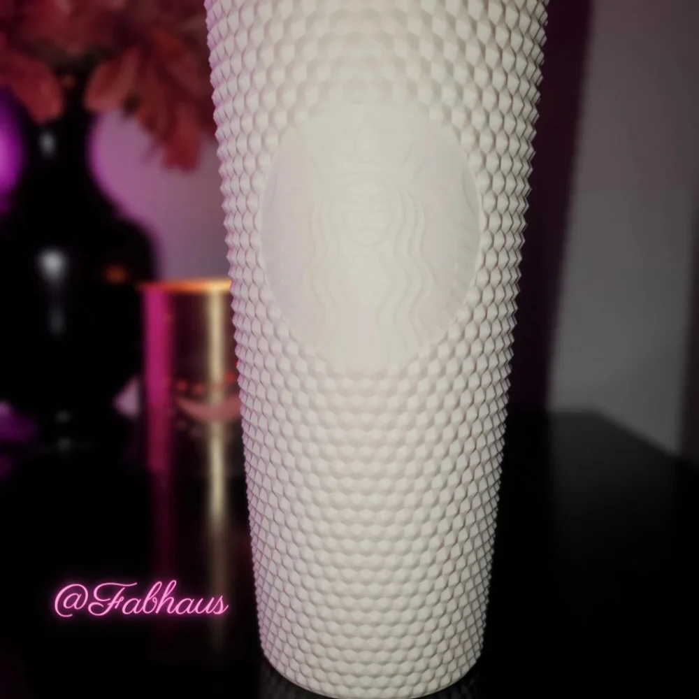 ☁️ Starbucks ☁️ Studded Matte White Venti Cold Tumbler - China Release 2022 - Picture 4 of 9